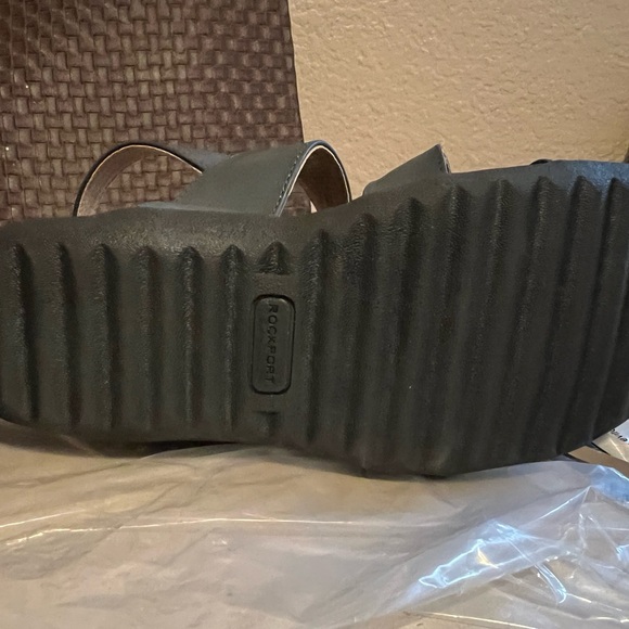 NWT: Rockport size 8 1/2 Velcro sandal - Picture 3 of 6